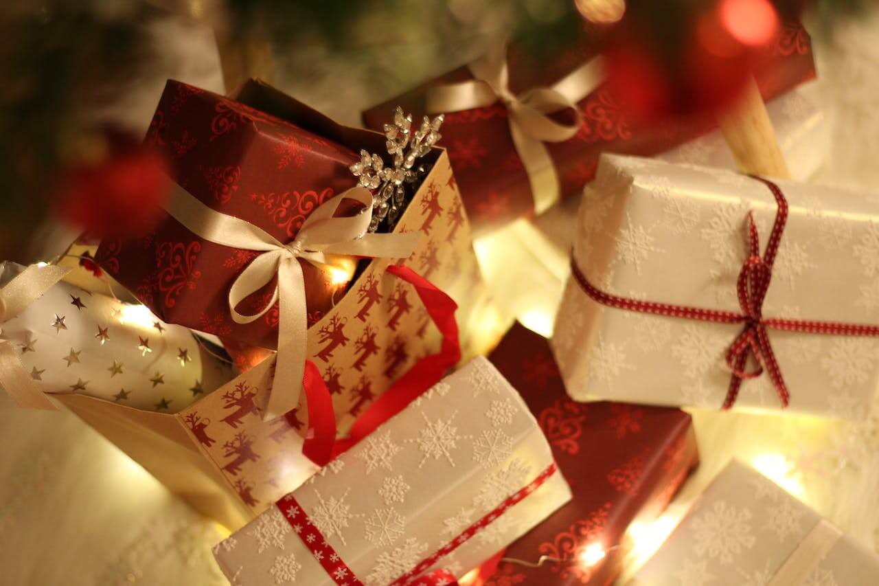 30 Chic and Affordable Christmas Gifts for Every Home